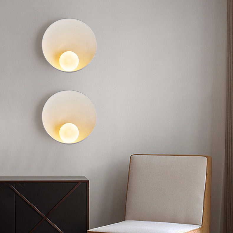 Round resin wall light in white