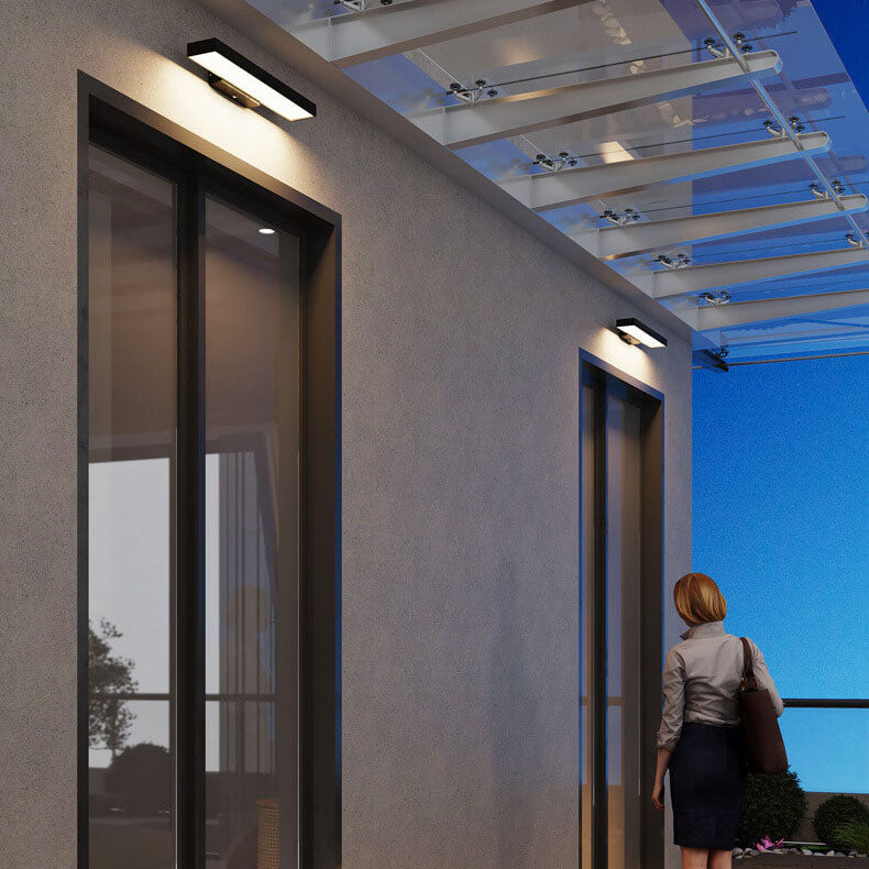 Outdoor wall light mounted