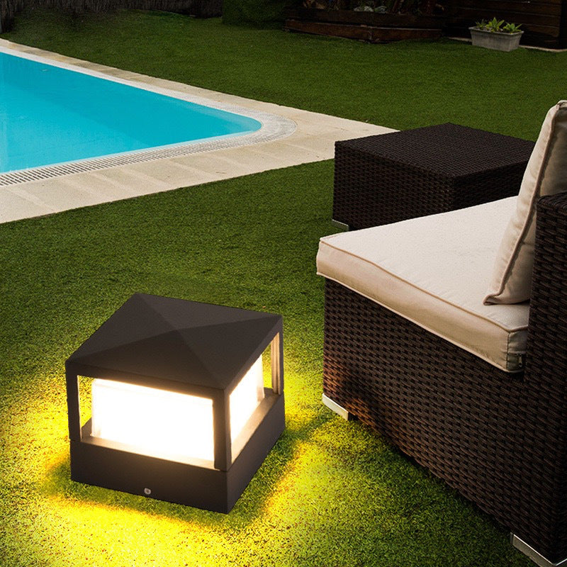 Square aluminium LED garden light with cover