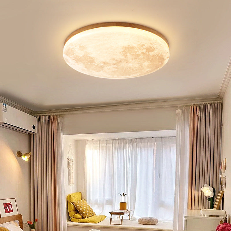 Moon ceiling light in natural wood, warm light