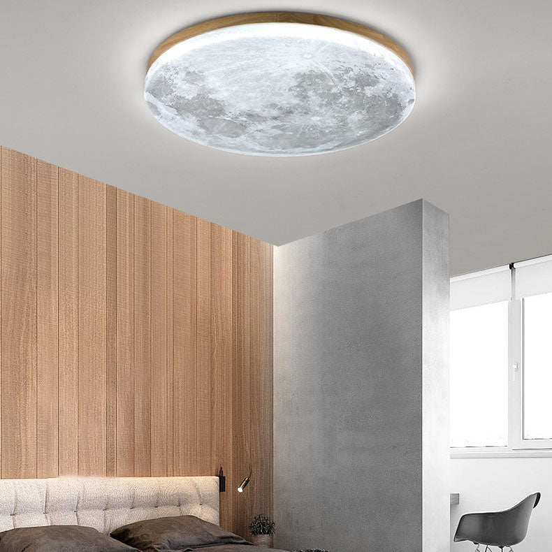 Moon ceiling light in natural wood, cool light