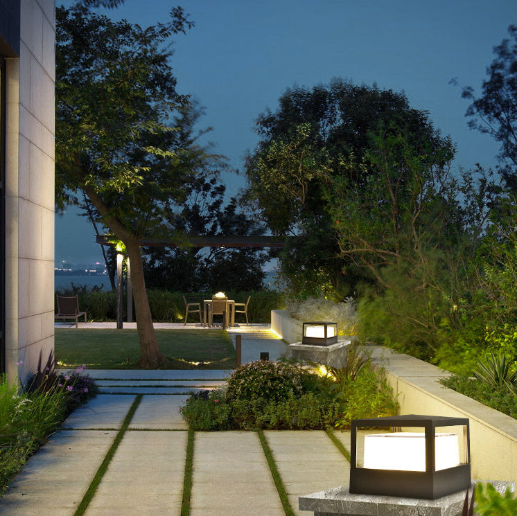 Garden light lens detail