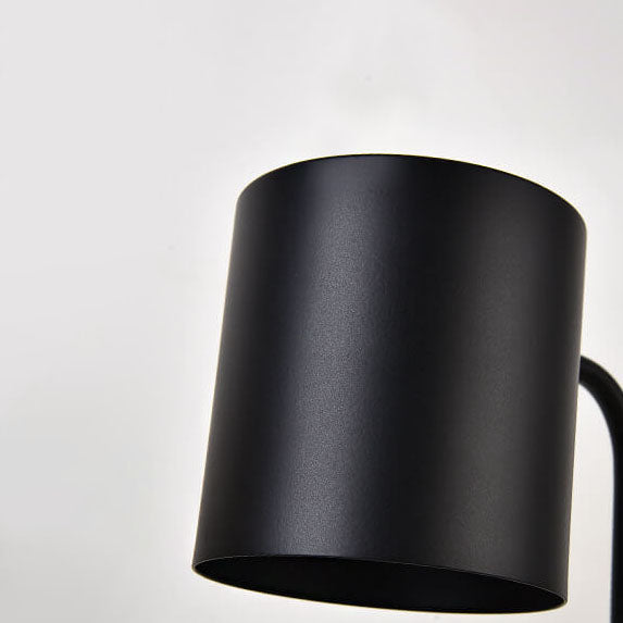 Candle warmer lamp melting a candle
