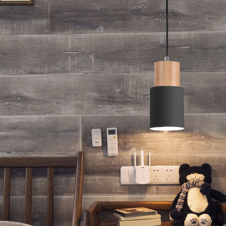 Cylinder pendant light in a kitchen
