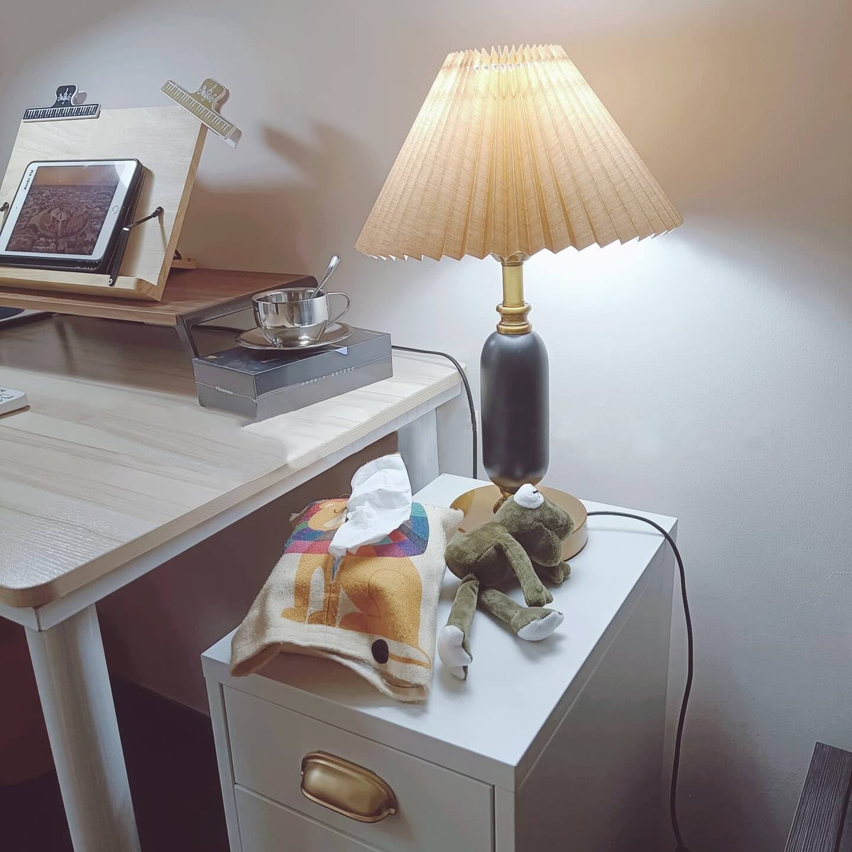 Pleated shade table lamp detail