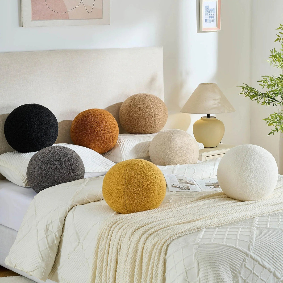 Spherical decorative cushion, 30 cm