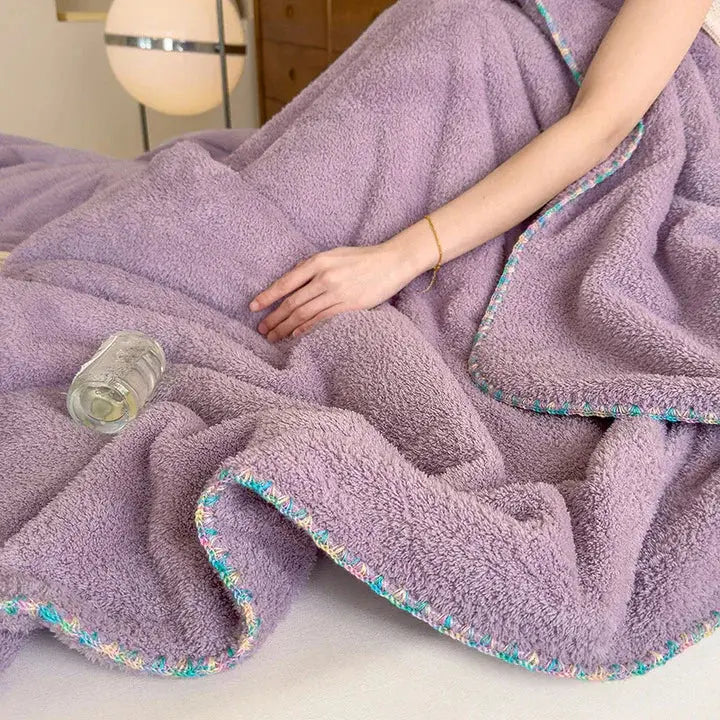 Two-layer fleece throw construction