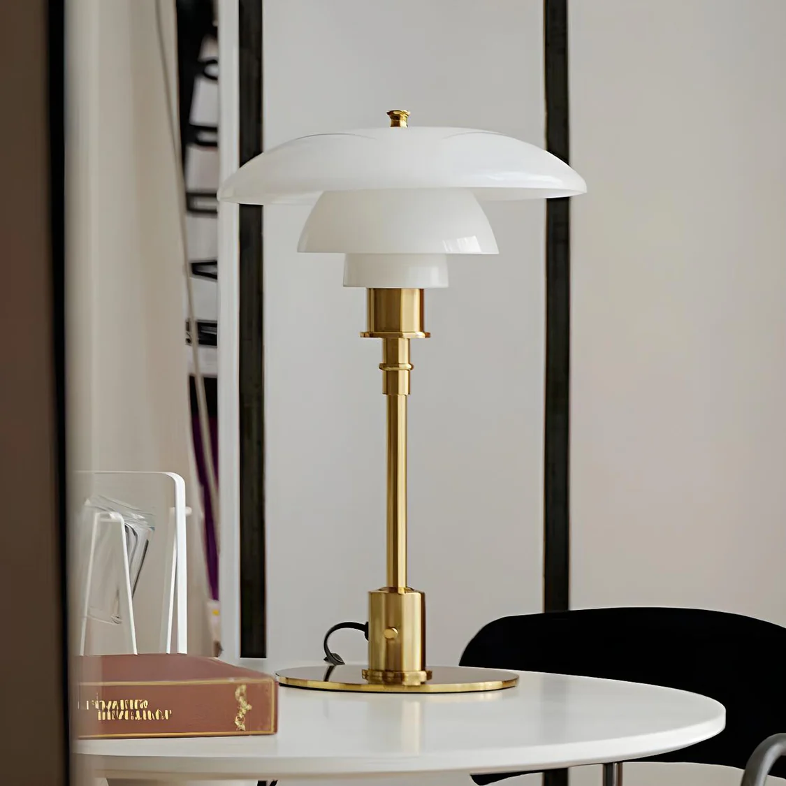 Tiered glass table lamp features