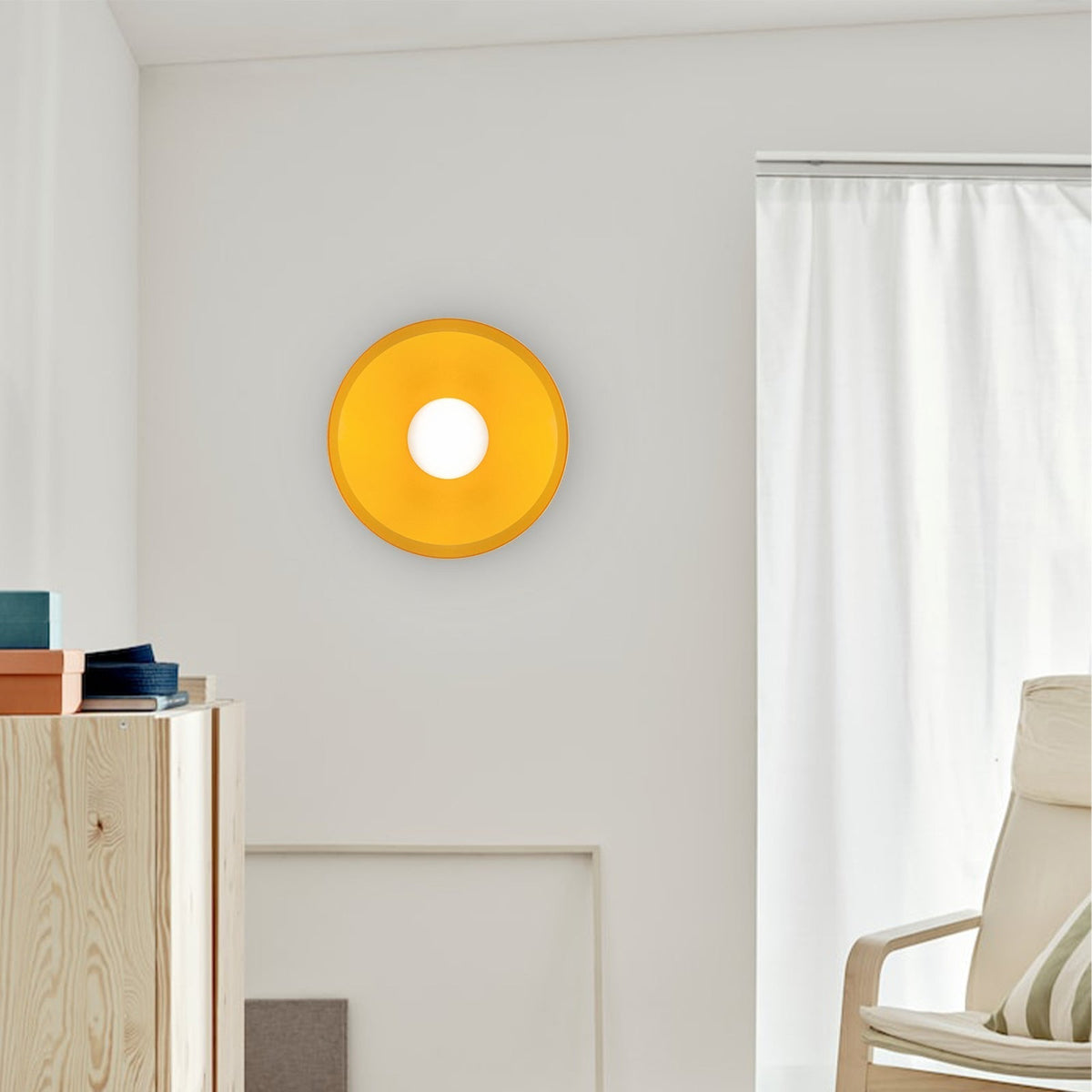 Flush ceiling light in a bedroom