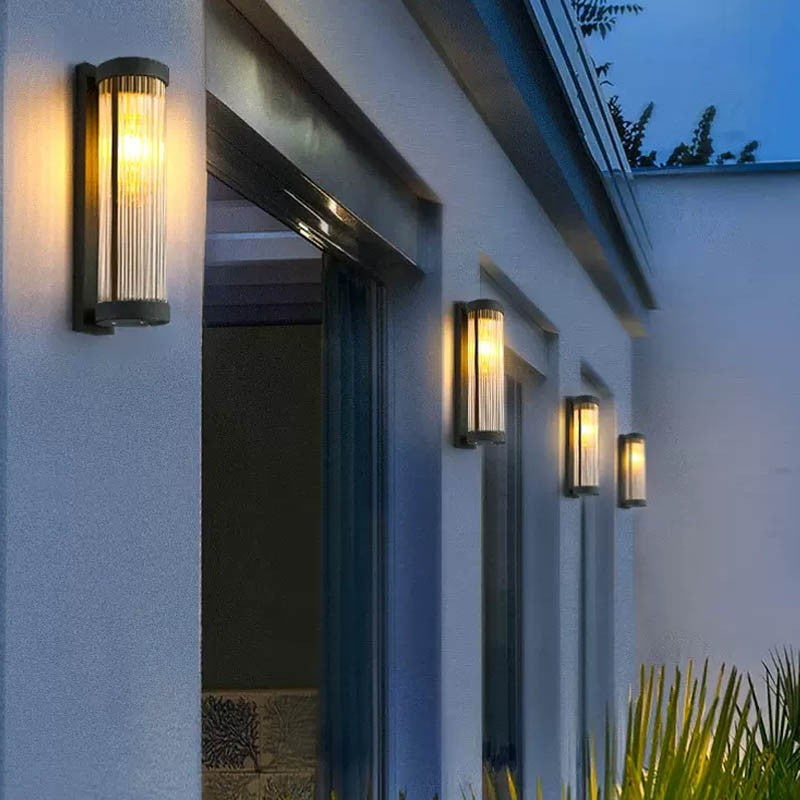 Outdoor wall lamp features