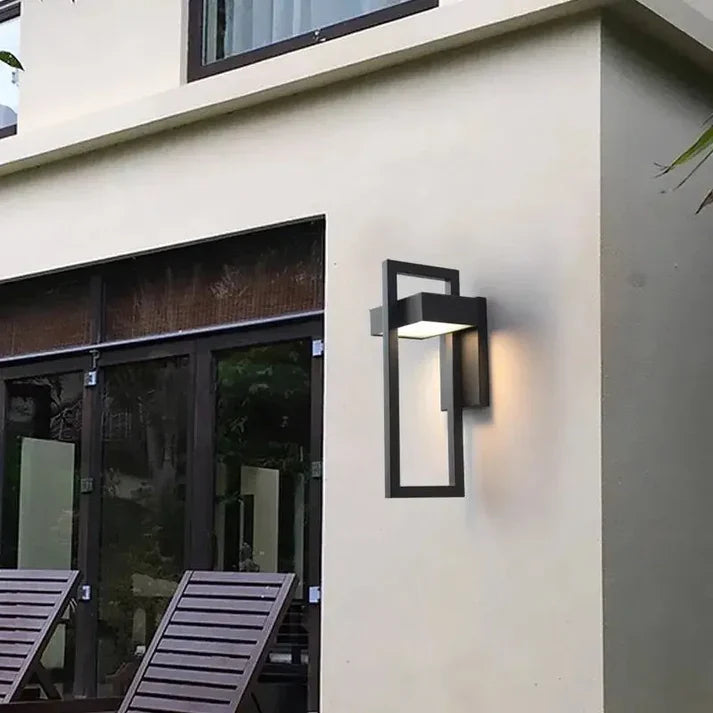 Marshall outdoor wall light features