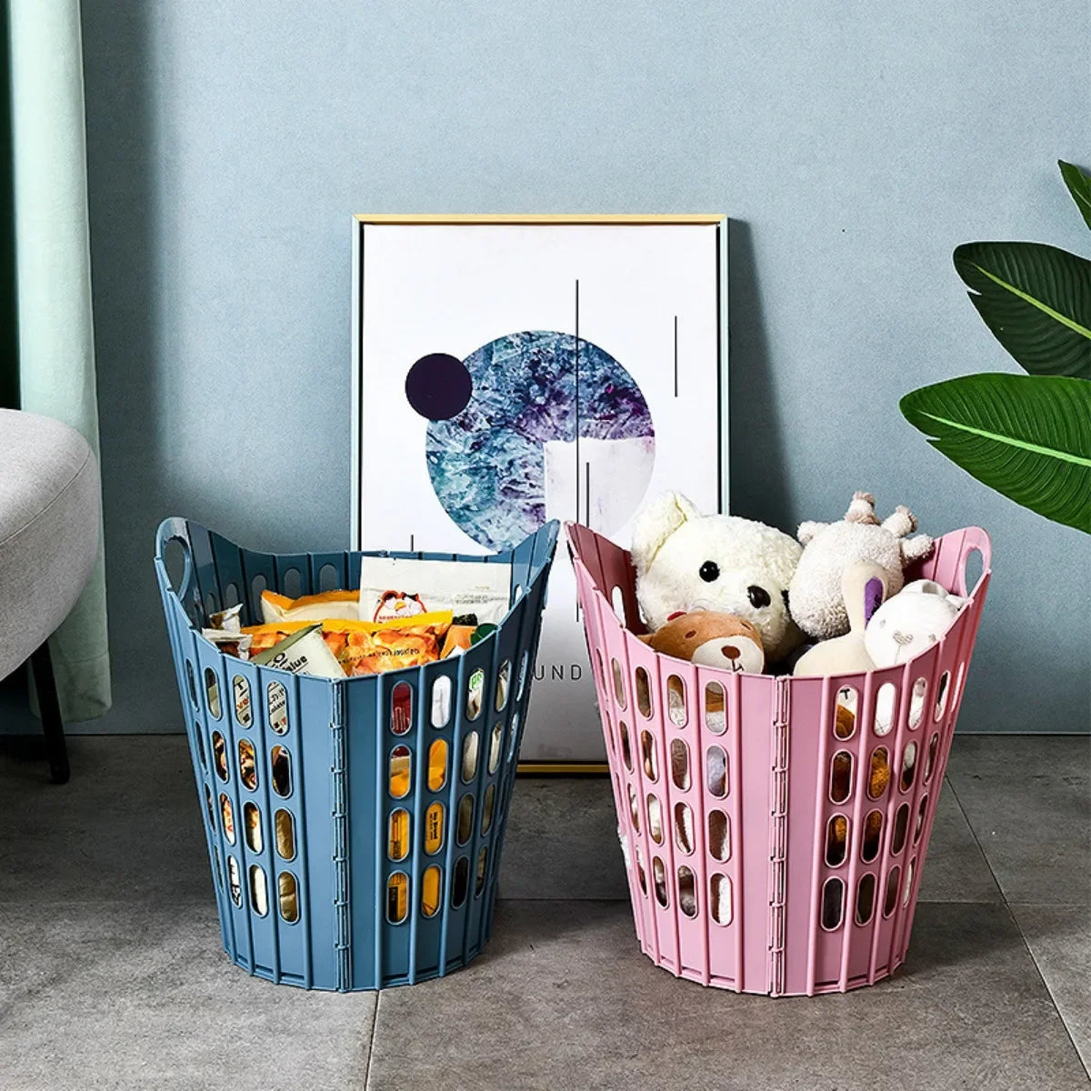 Portable laundry hamper carried by hand