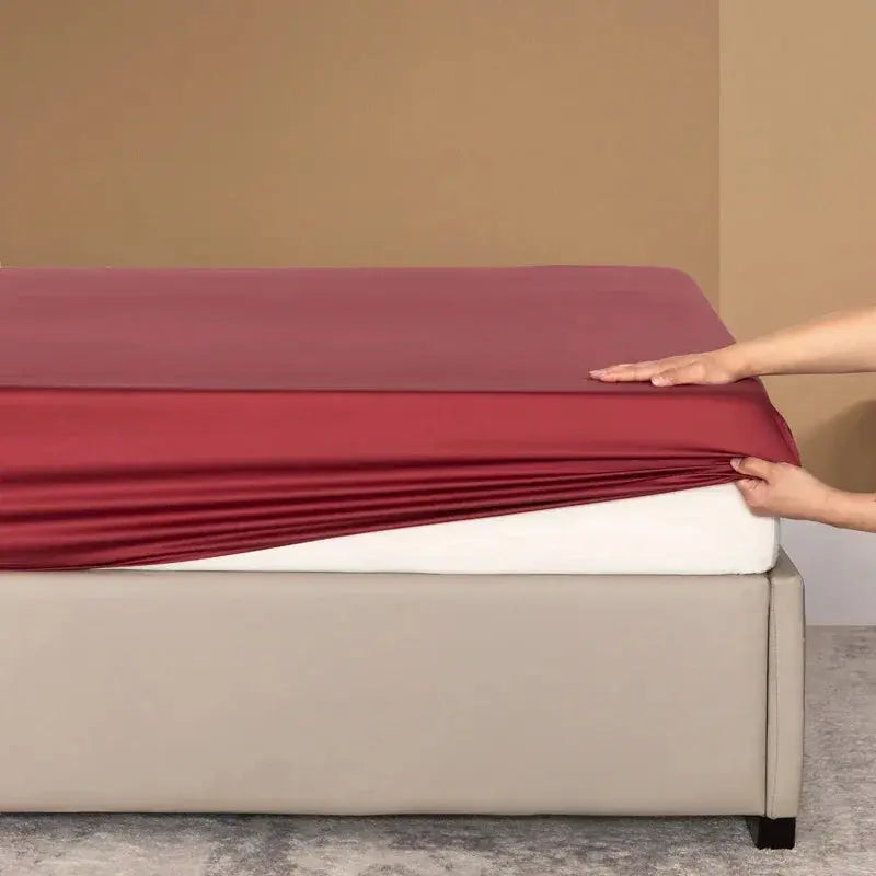 Elasticised fitted sheet on mattress