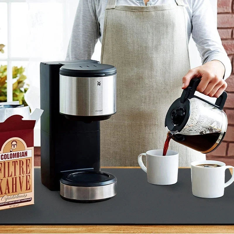 Diatomite drying mat absorbing water