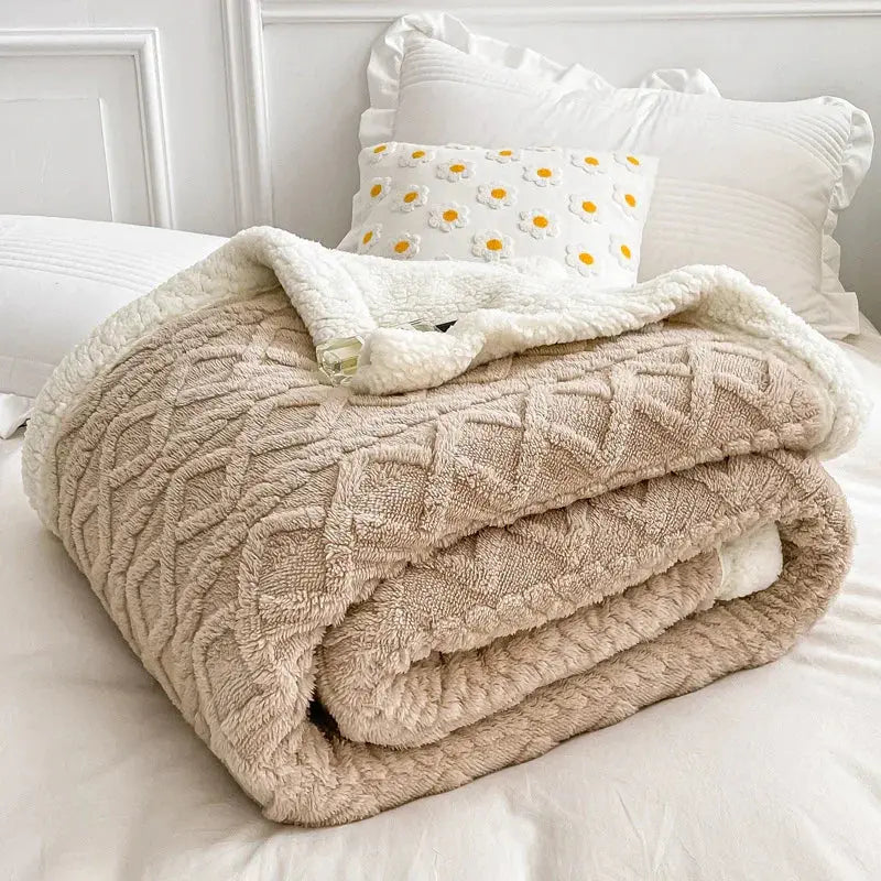 Lamb fleece blanket in Light Coffee