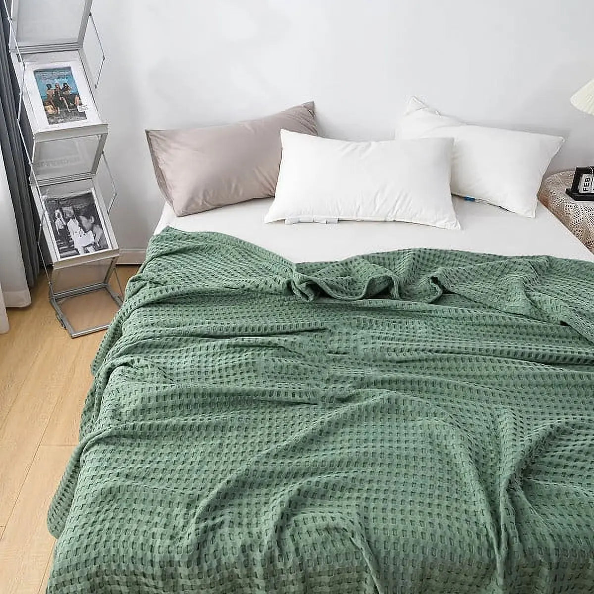 Cotton waffle blanket in Green
