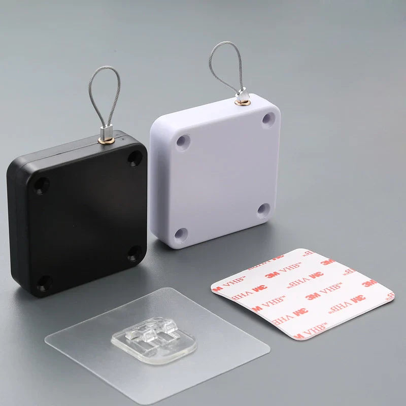 Drawstring door closer in use