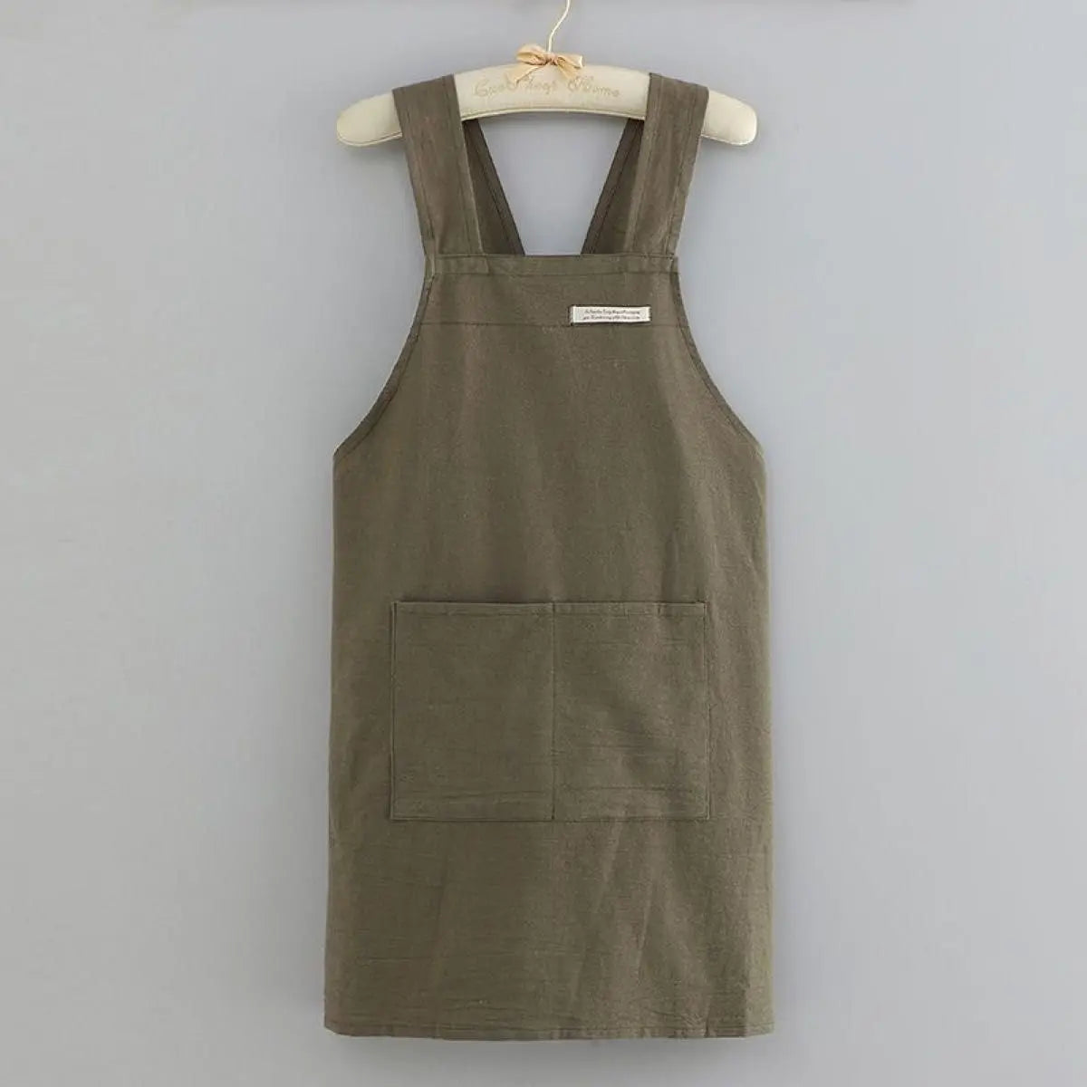 Apron front pockets detail