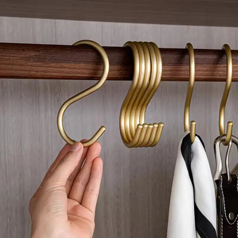 Close-up of the matte finish on the S-hooks