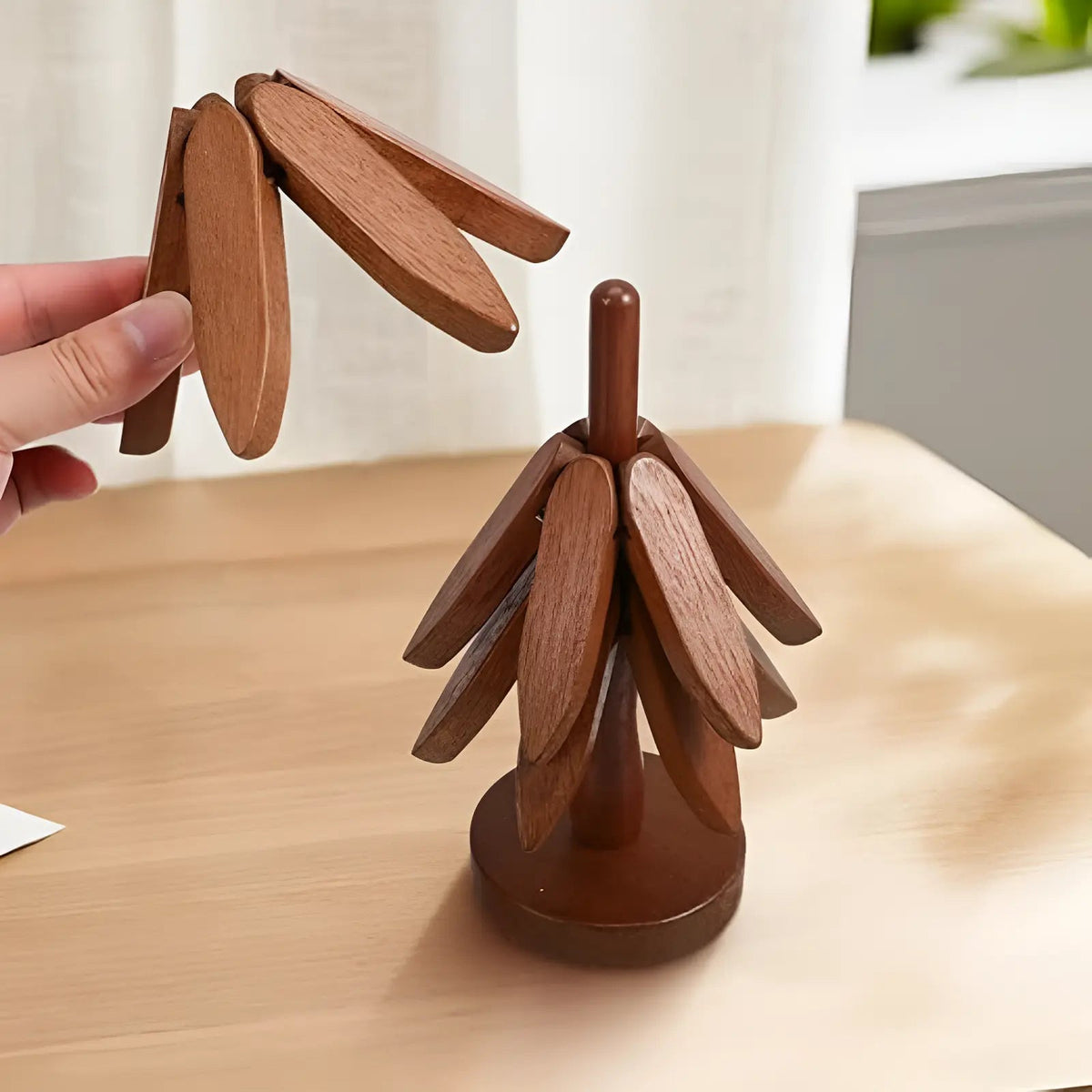 Trivet set with serving dishes